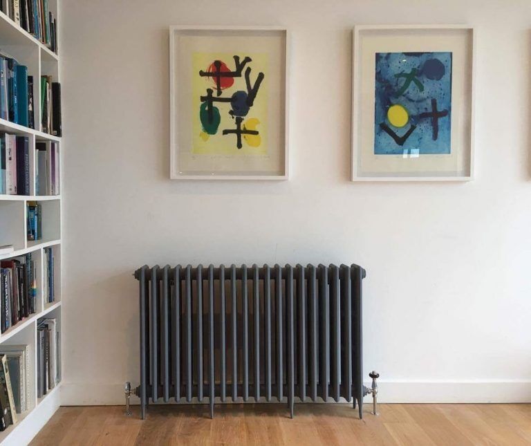 Traditional column radiator in a living room
